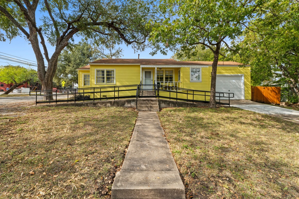 2 Manor Rd 2710 Manor Road