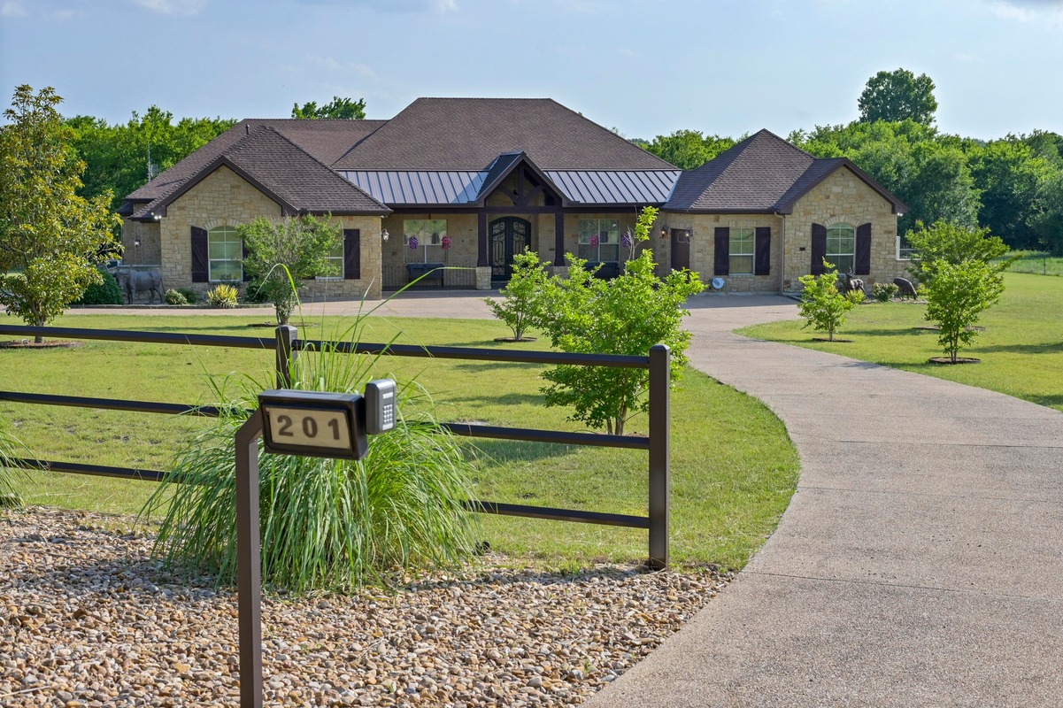 201 County Road 156