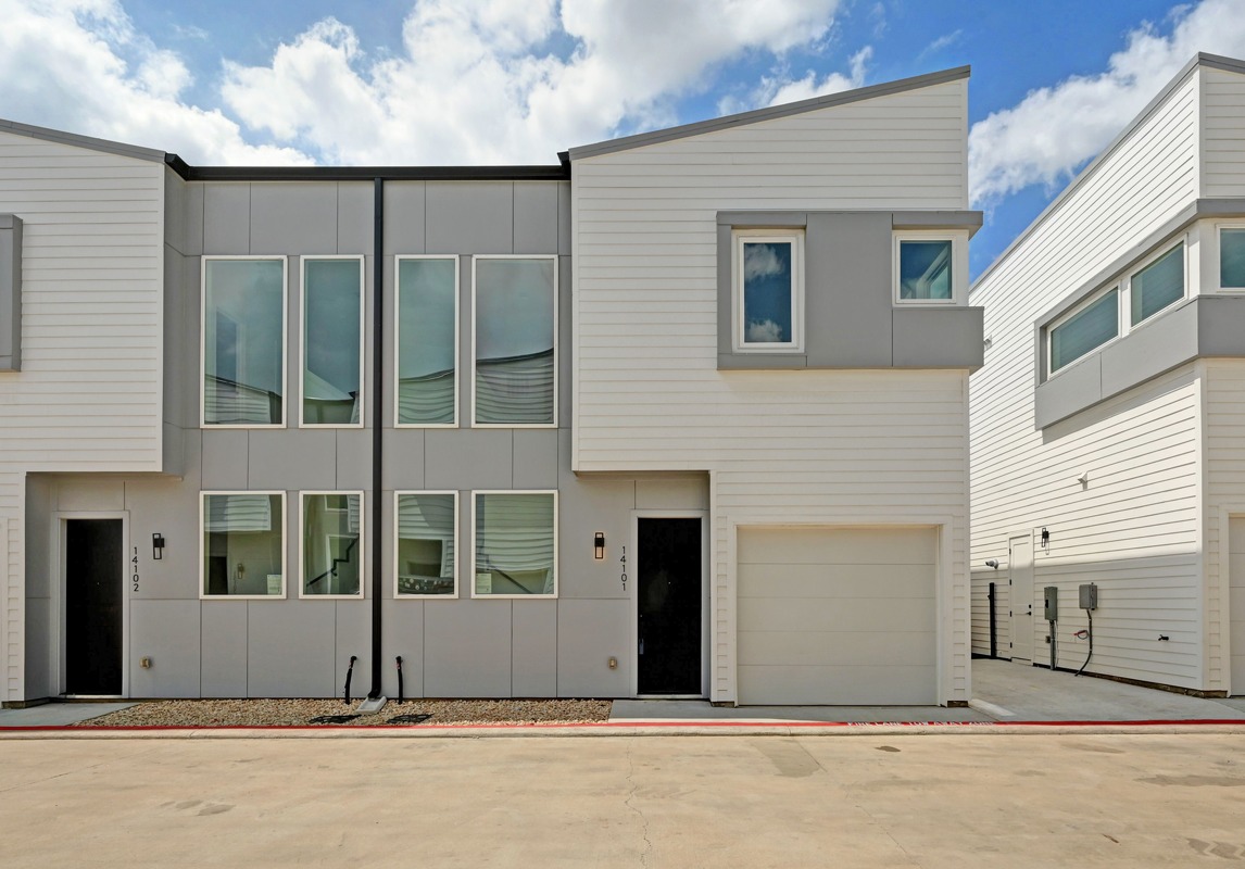2000 Riverside Farms Road
